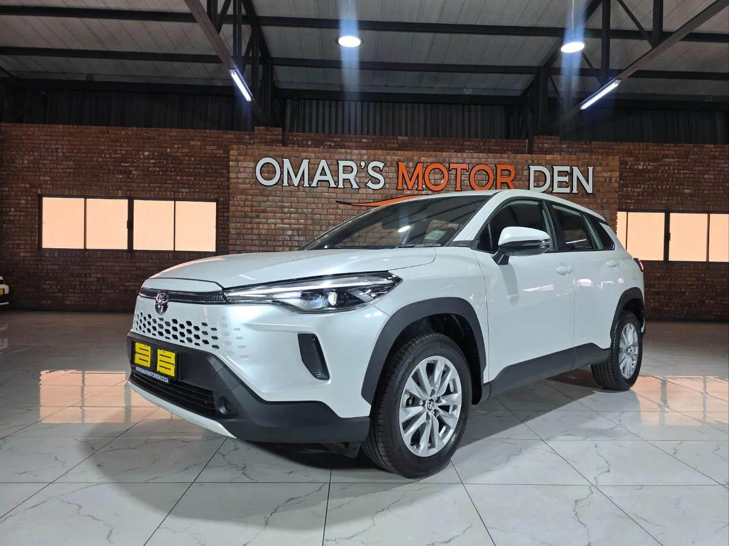 2025 Toyota Corolla Cross 1.8 Xi, photo 2 of 6