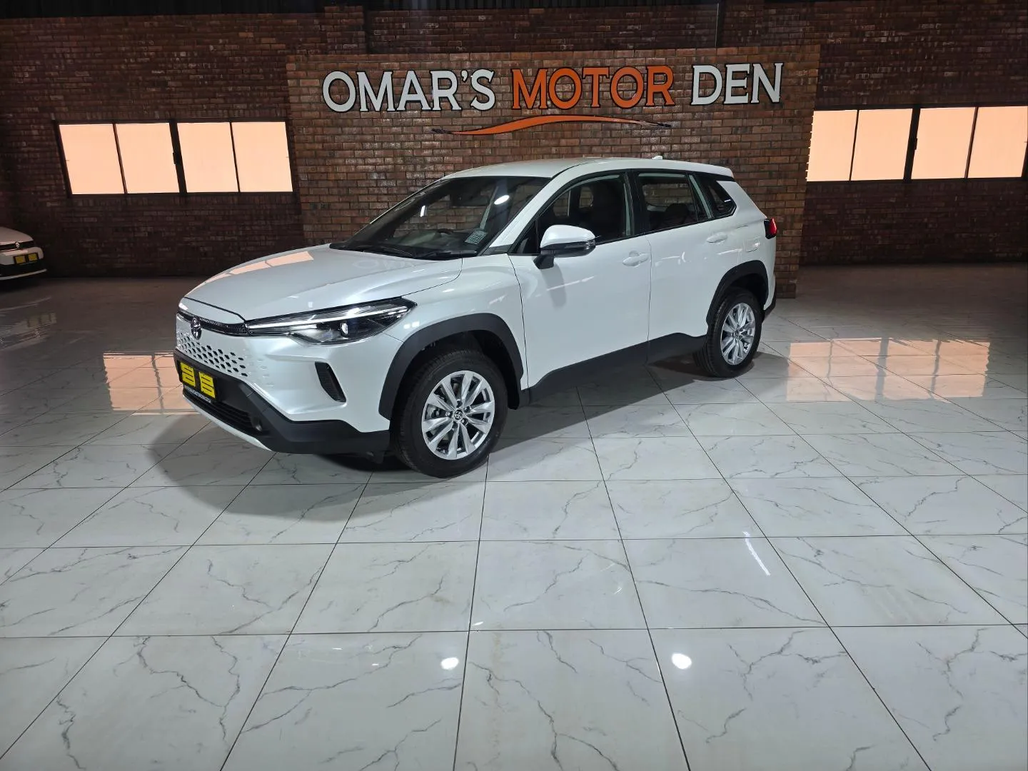 2025 Toyota Corolla Cross 1.8 Xi, photo 3 of 6