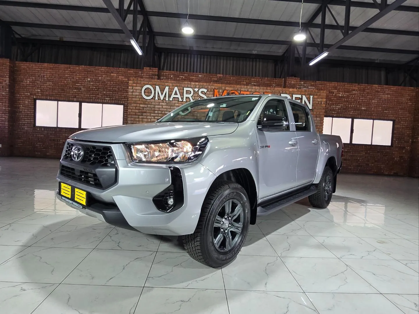 2025 Toyota Hilux 2.4GD-6 Double Cab 4x4 Raider Manual, photo 2 of 5