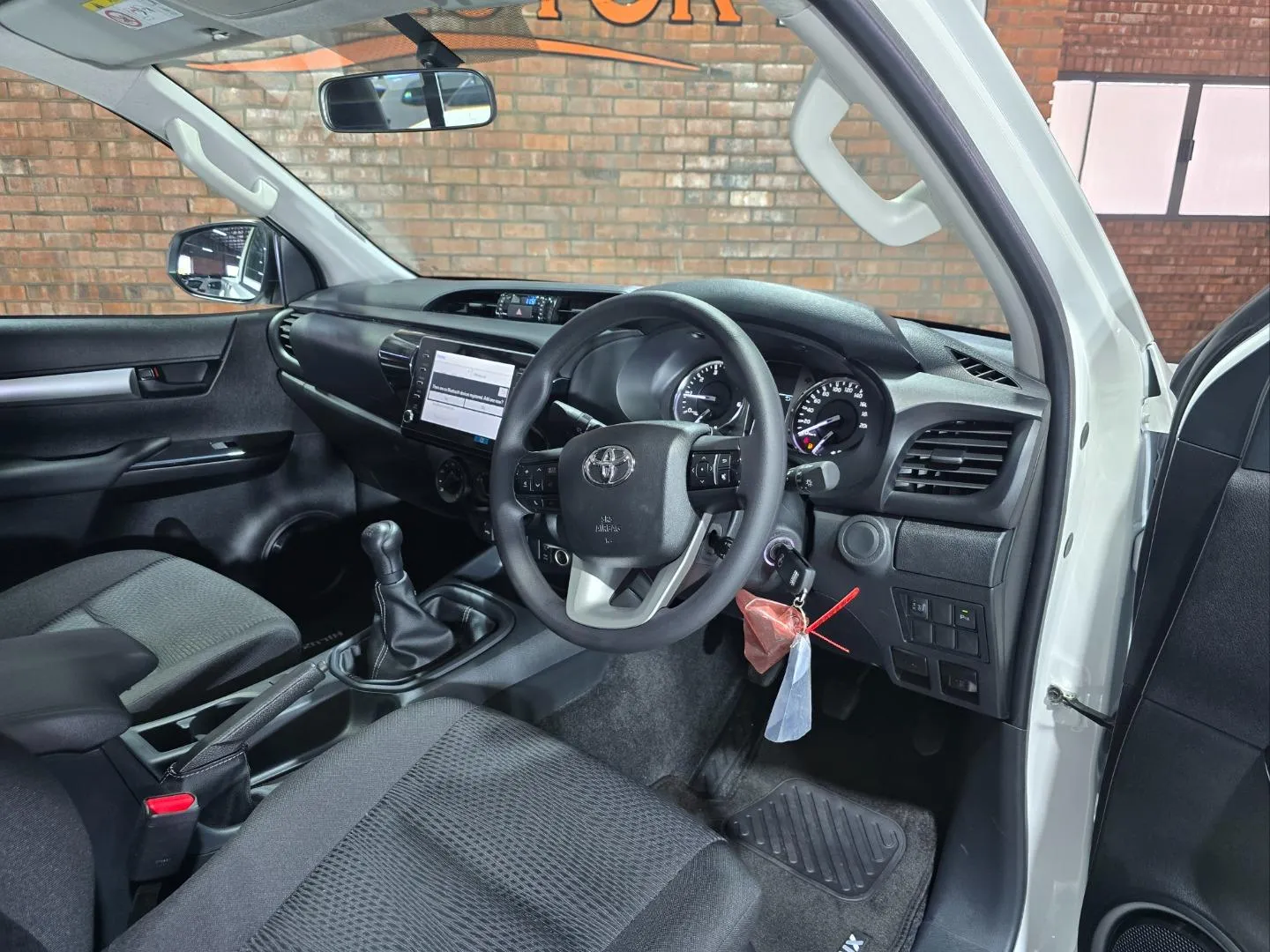 2025 Toyota Hilux 2.4GD-6 Single Cab Raider Manual, photo 5 of 6