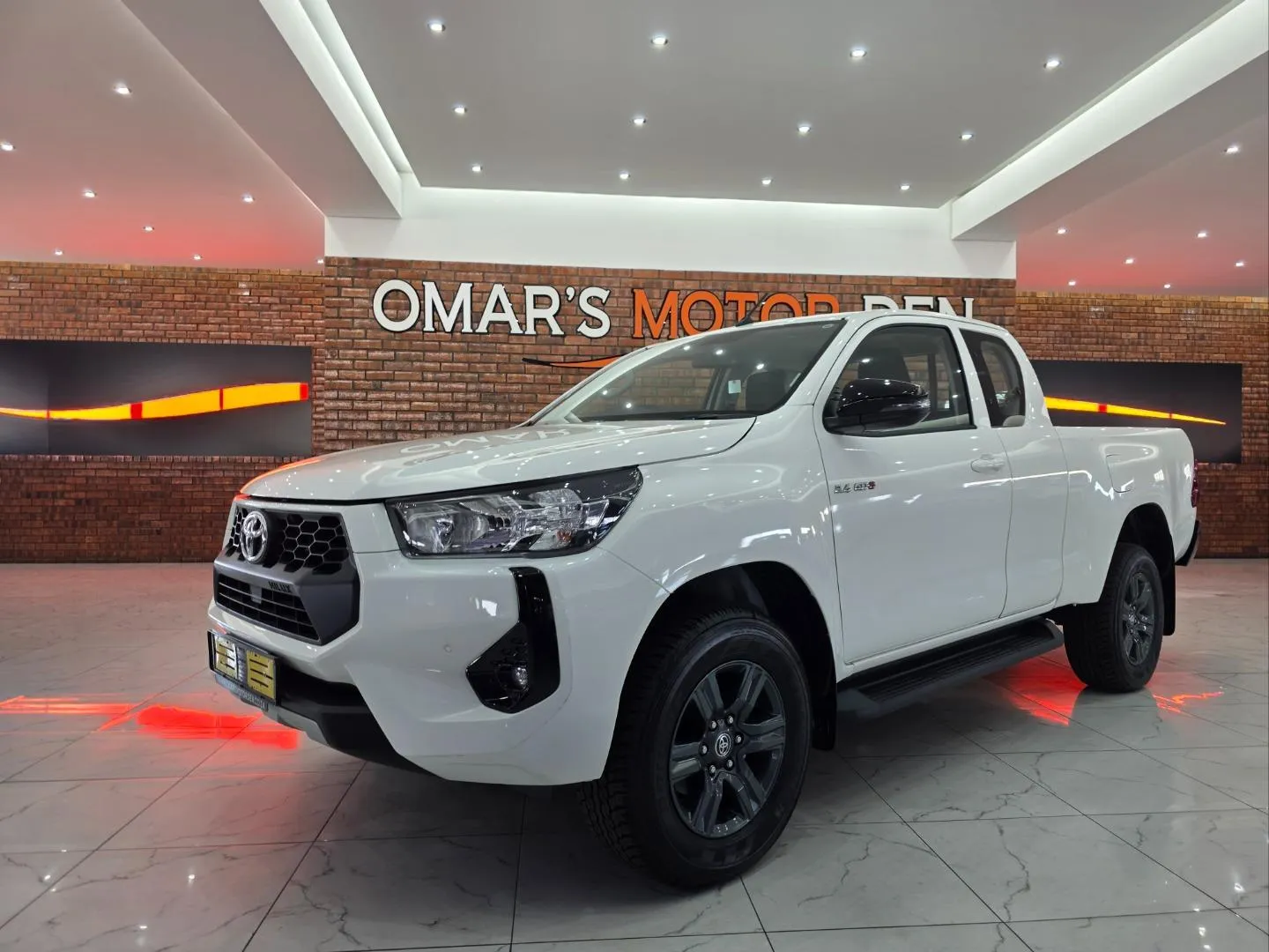 2025 Toyota Hilux 2.4GD-6 Xtra Cab Raider Auto, photo 2 of 6