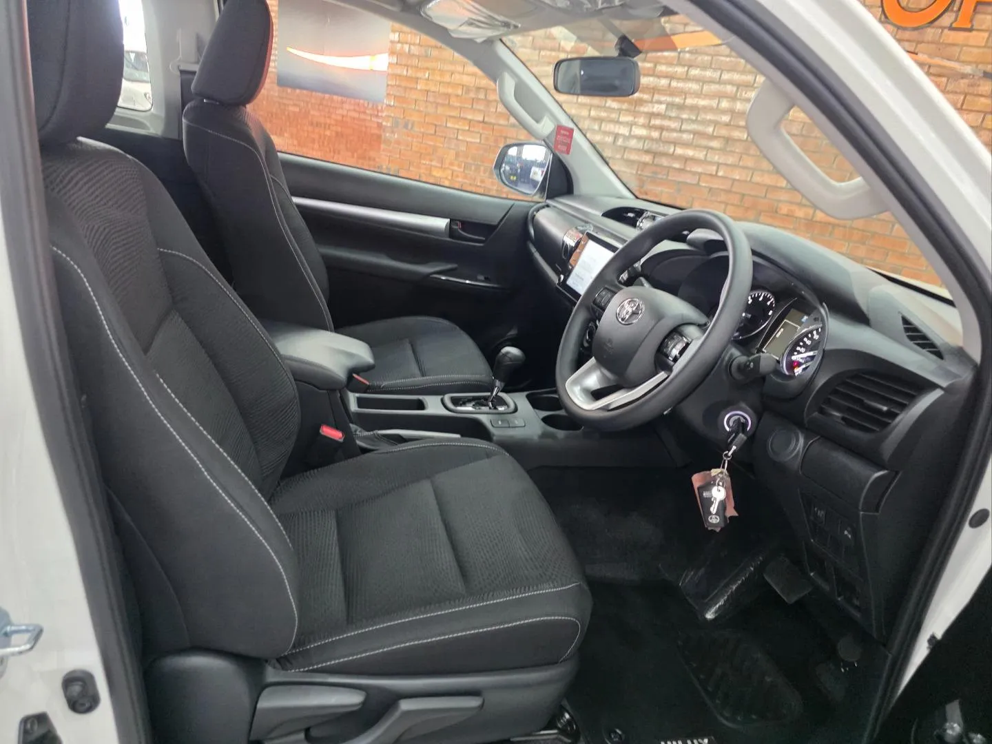 2025 Toyota Hilux 2.4GD-6 Xtra Cab Raider Auto, photo 6 of 6