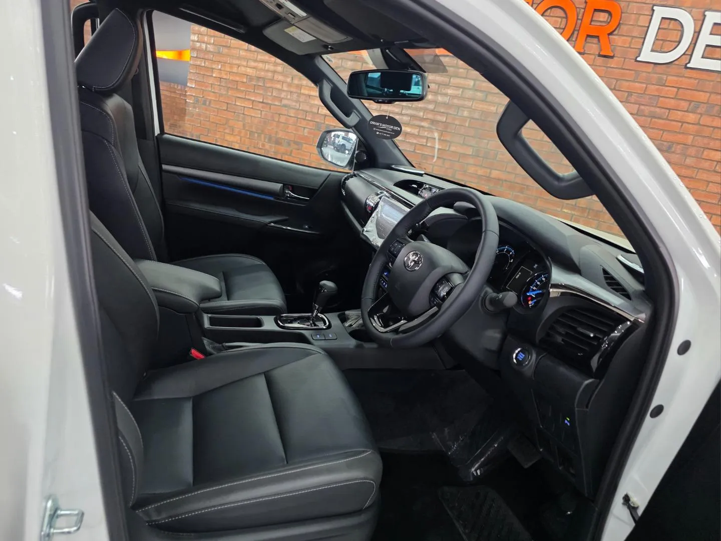 2025 Toyota Hilux 2.8GD-6 Double Cab 4x4 Legend Auto, photo 6 of 6