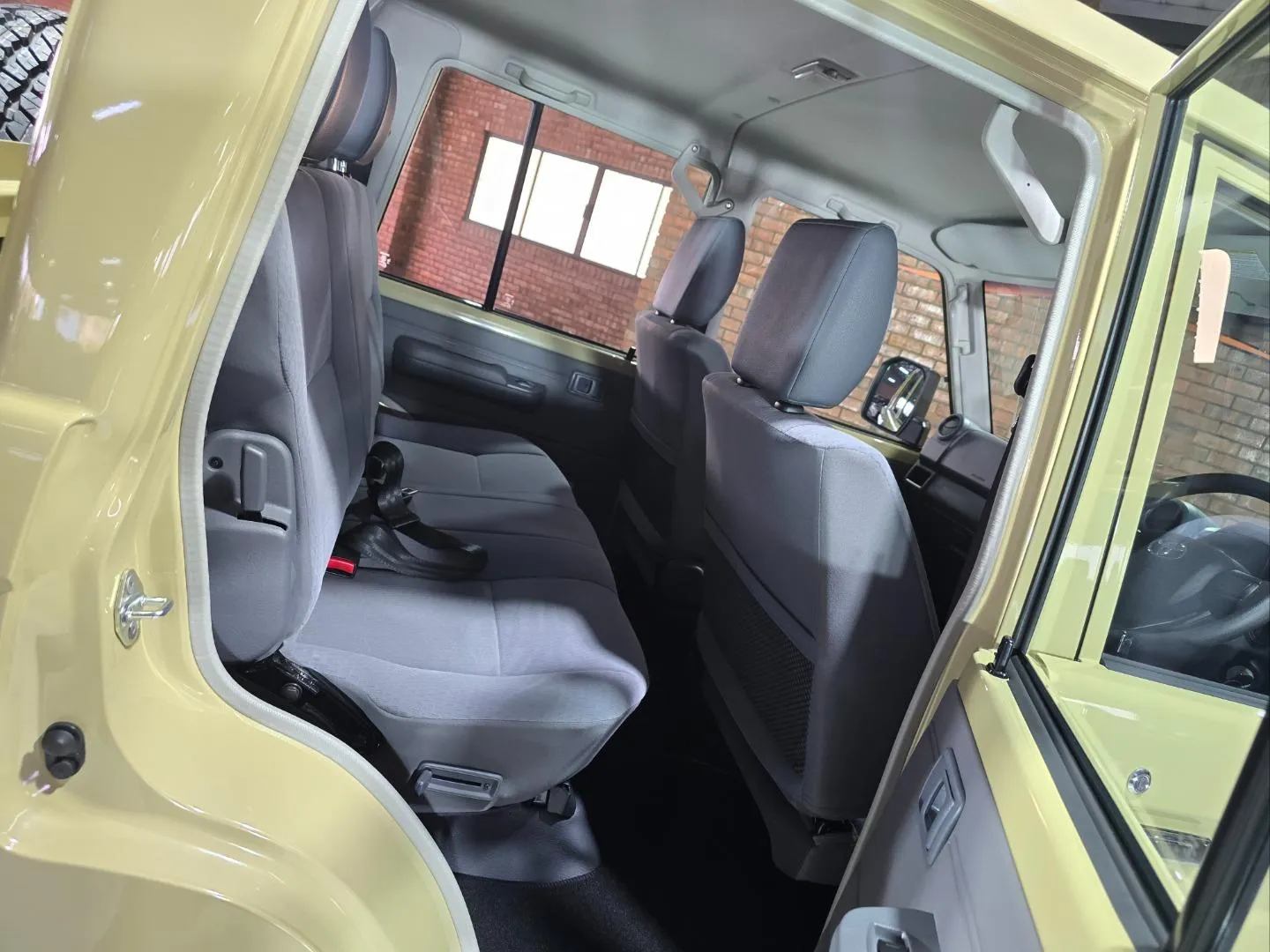 2025 Toyota Land Cruiser 79 4.2D Double Cab, photo 5 of 6