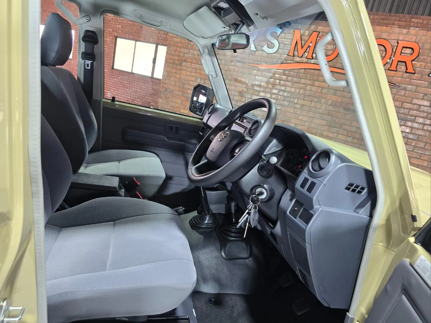 2025 Toyota Land Cruiser 79 4.2D Double Cab, photo 6 of 6