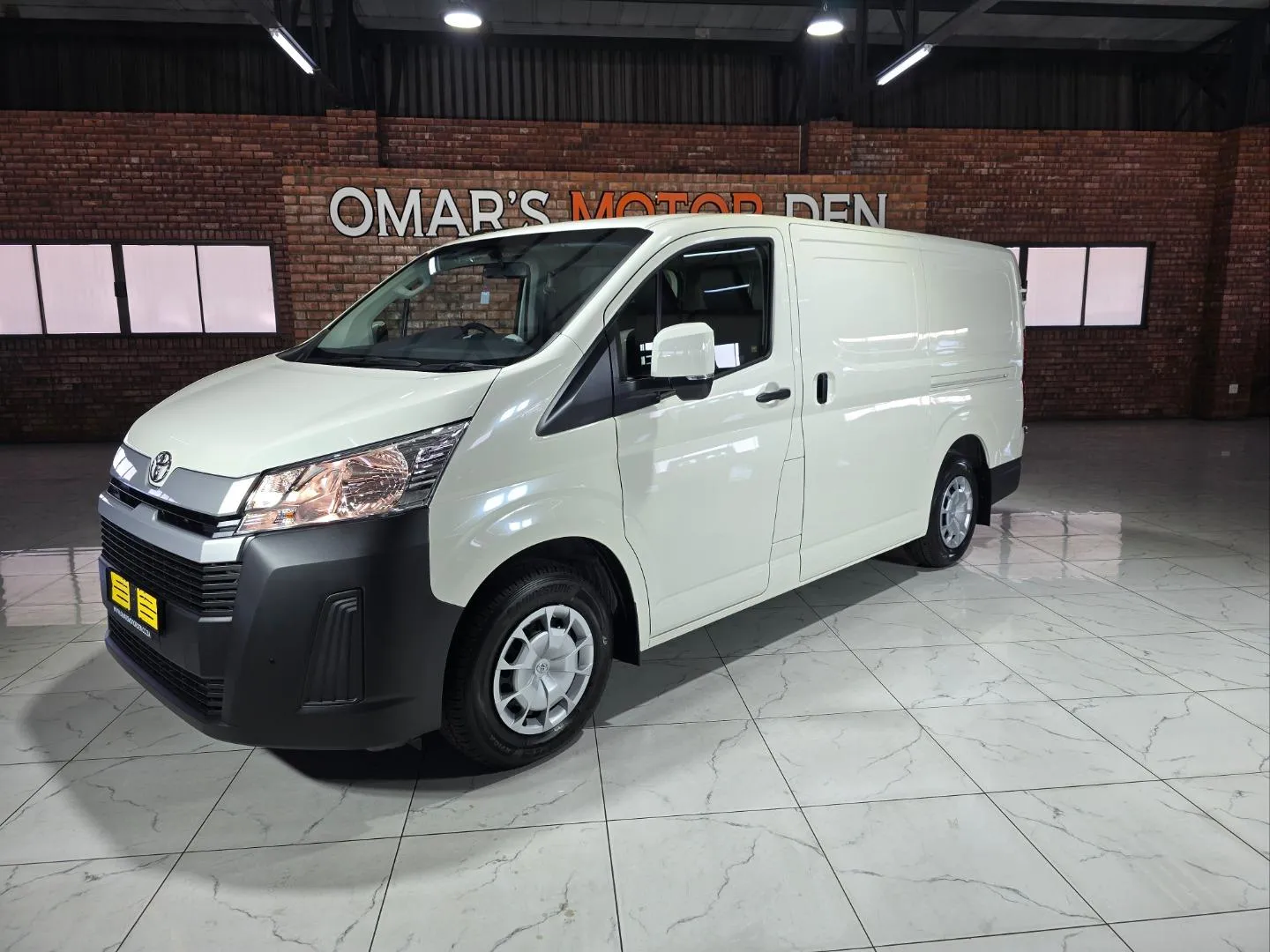 2025 Toyota Quantum 2.8 LWB Panel Van, photo 2 of 5