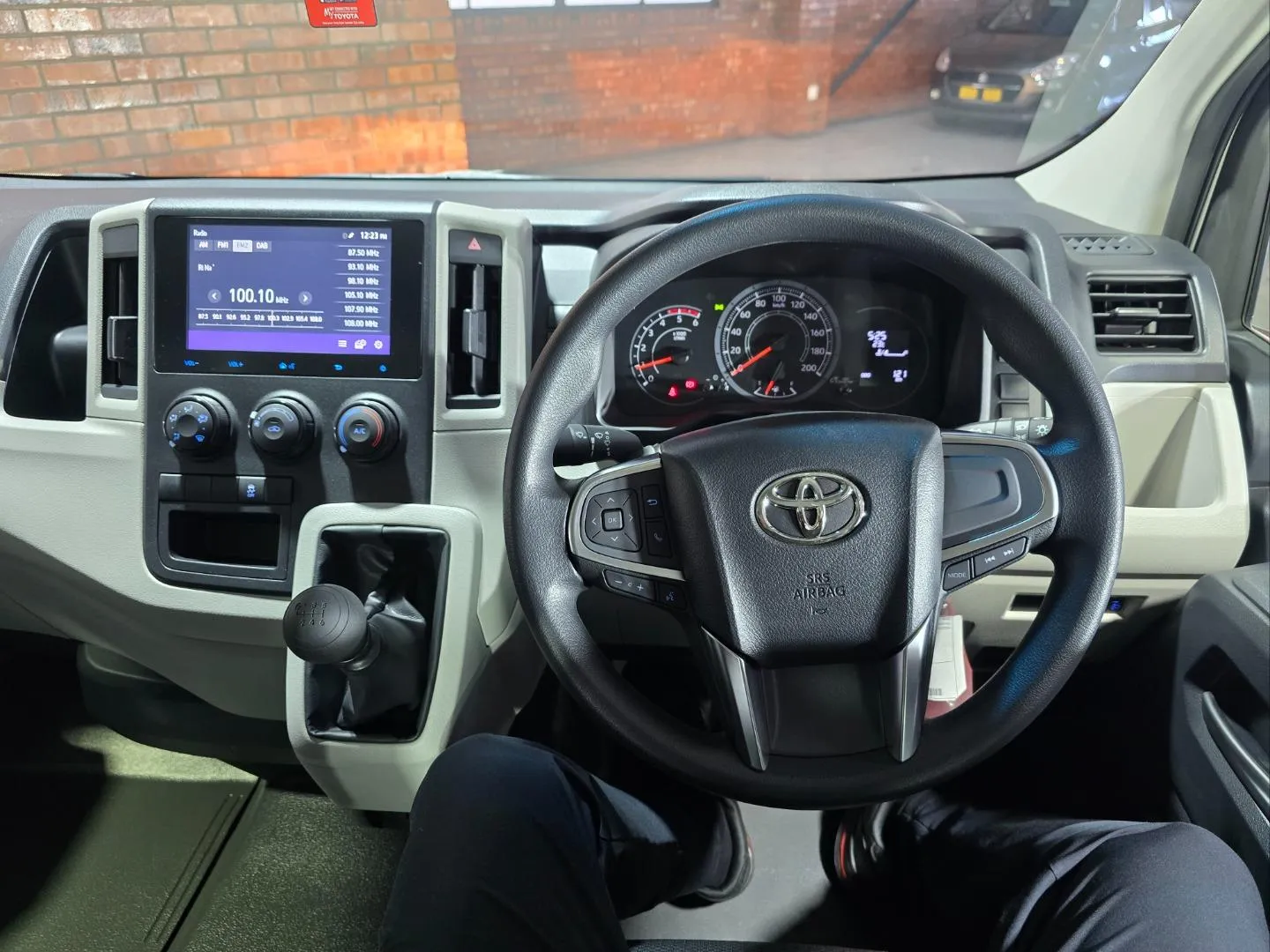 2025 Toyota Quantum 2.8 LWB Panel Van, photo 4 of 5