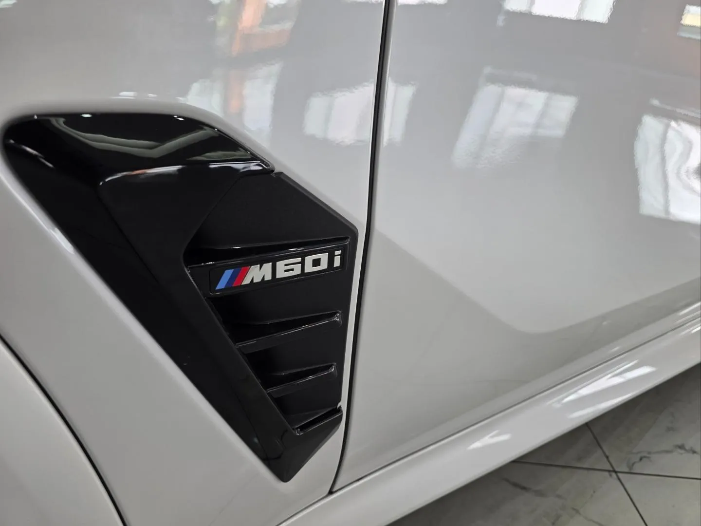 2026 BMW X5 M60i xDrive M Sport Pro, photo 4 of 5