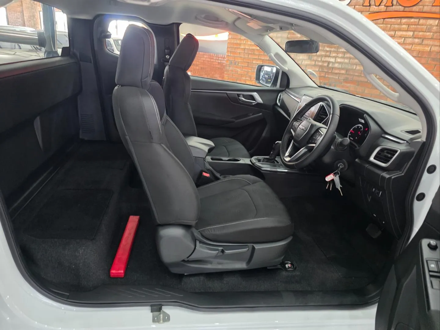 2026 Isuzu D-Max 1.9TD Extended Cab LS Auto, photo 6 of 6