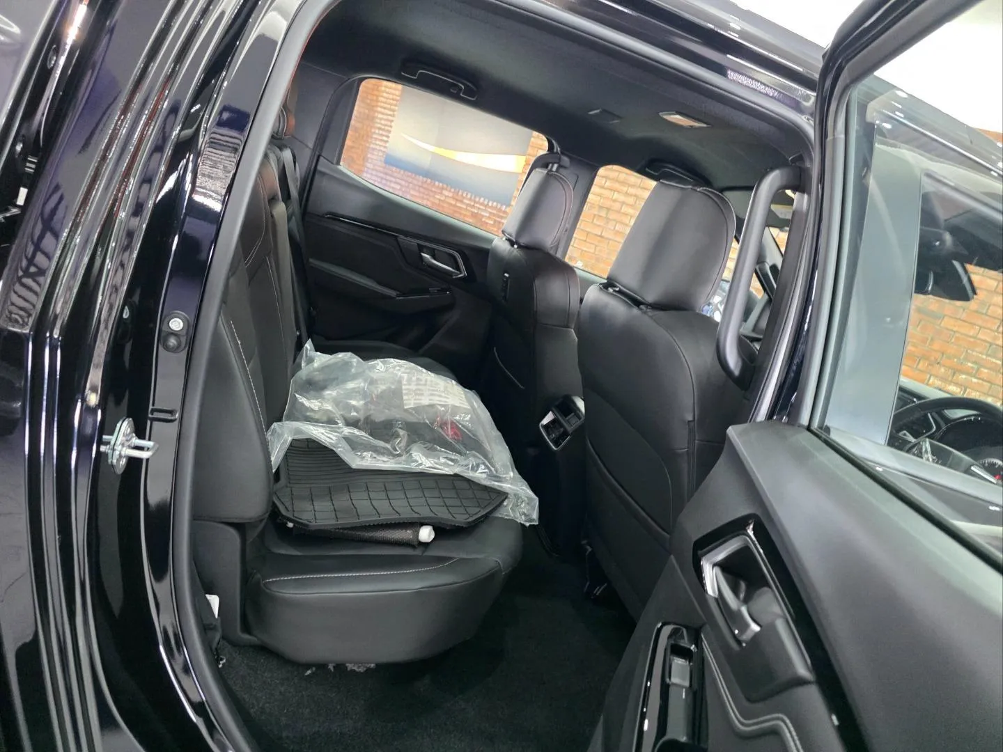 2026 Isuzu D-Max 3.0TD Double Cab V-Cross 4x4, photo 7 of 7
