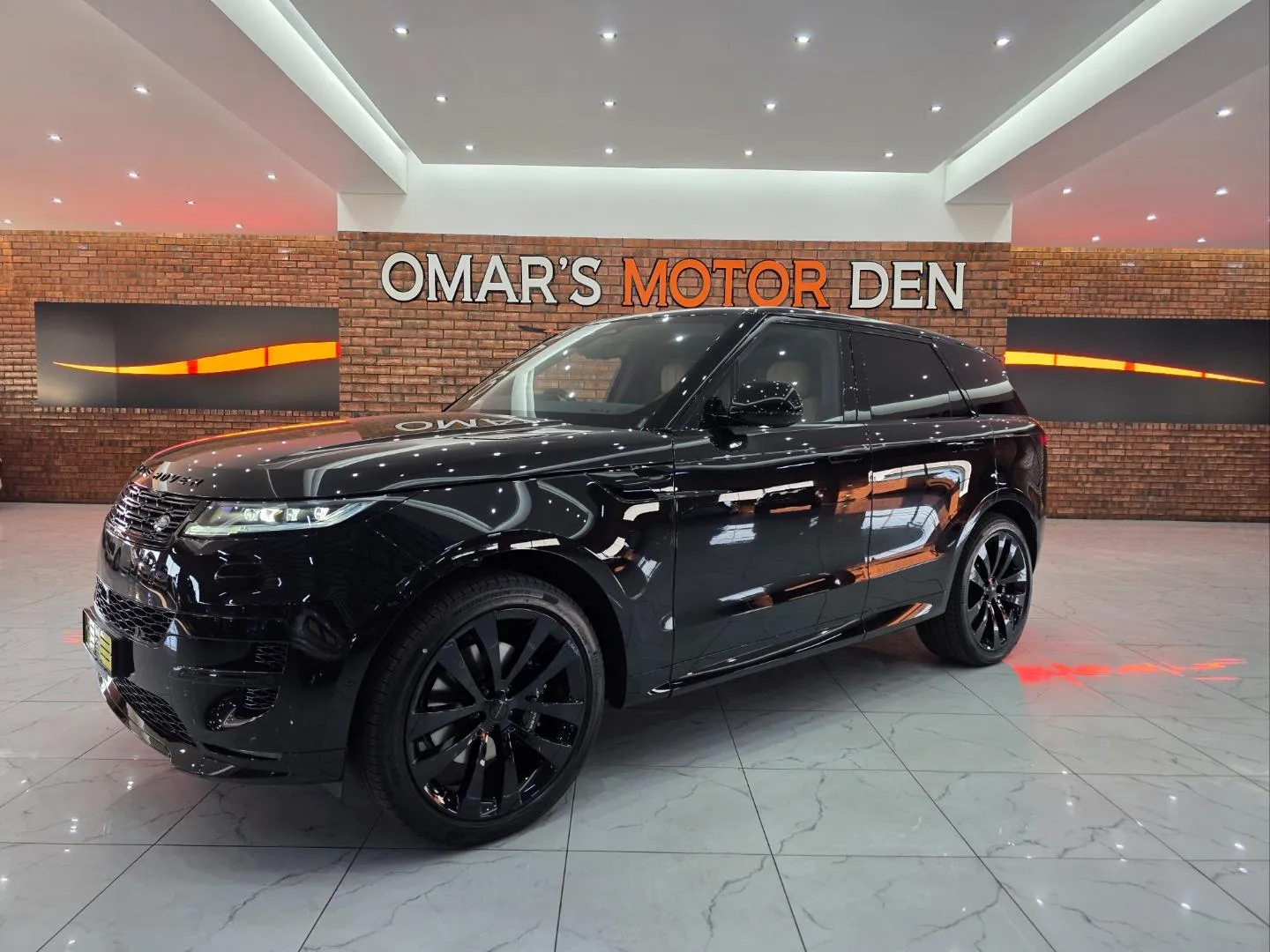 2026 Land Rover Range Rover Sport D350 Dynamic HSE, photo 2 of 8