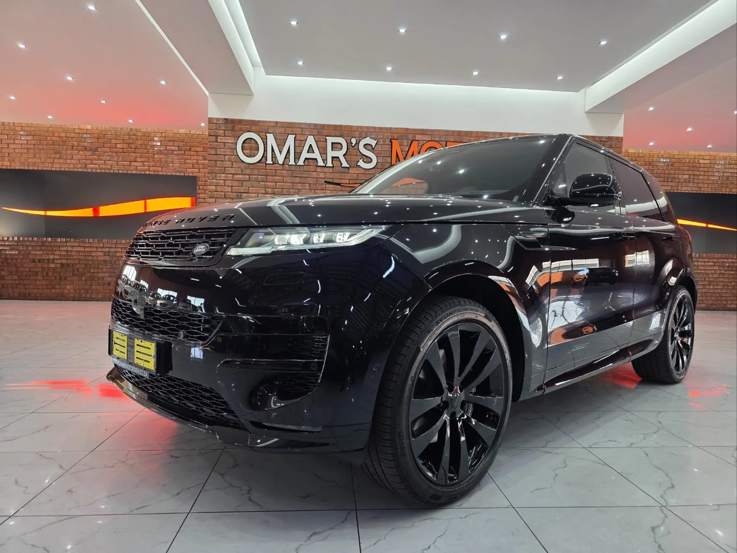 2026 Land Rover Range Rover Sport D350 Dynamic HSE, photo 3 of 8