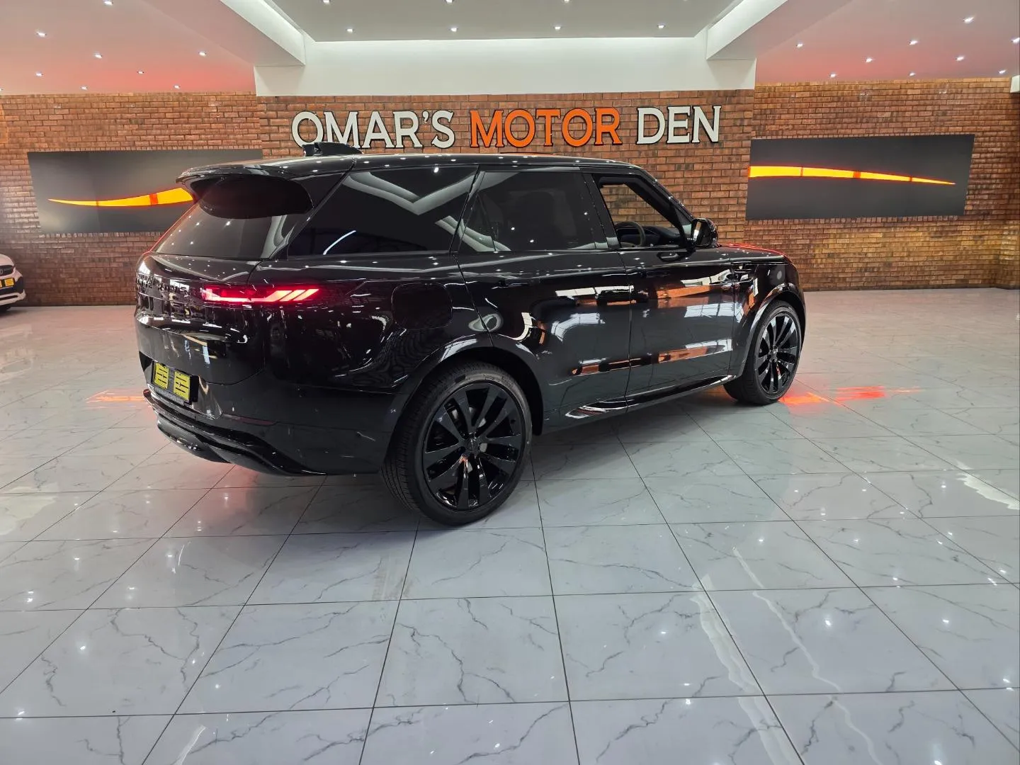2026 Land Rover Range Rover Sport D350 Dynamic HSE, photo 4 of 8