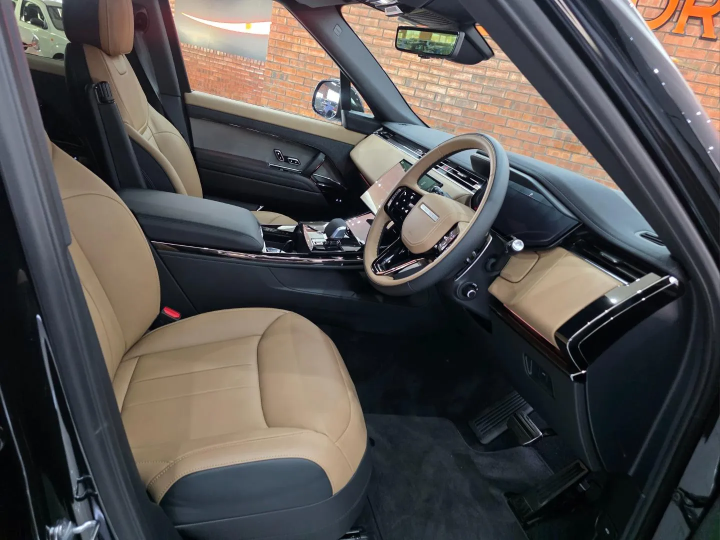 2026 Land Rover Range Rover Sport D350 Dynamic HSE, photo 7 of 8