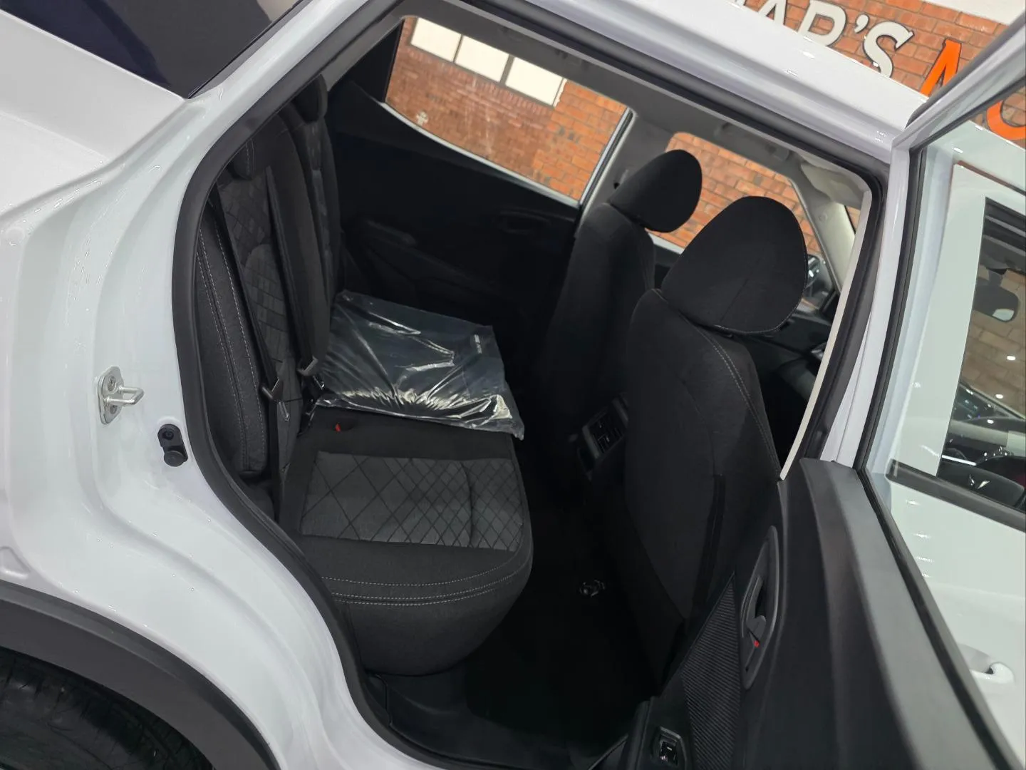 2026 Mahindra XUV 3XO 1.2T MX2 Auto, photo 6 of 6