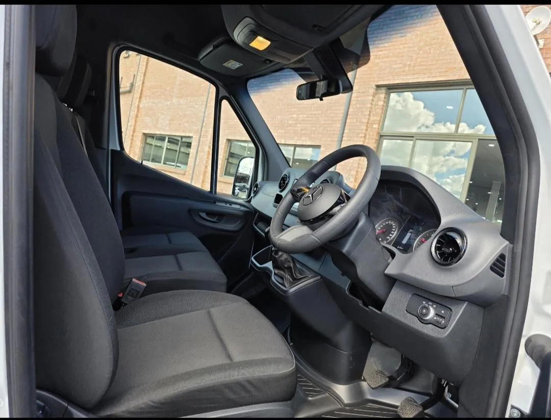 2026 Mercedes-Benz Sprinter 516 2.0 CDI INKANYEZI E3 23 SEAT, photo 4 of 5