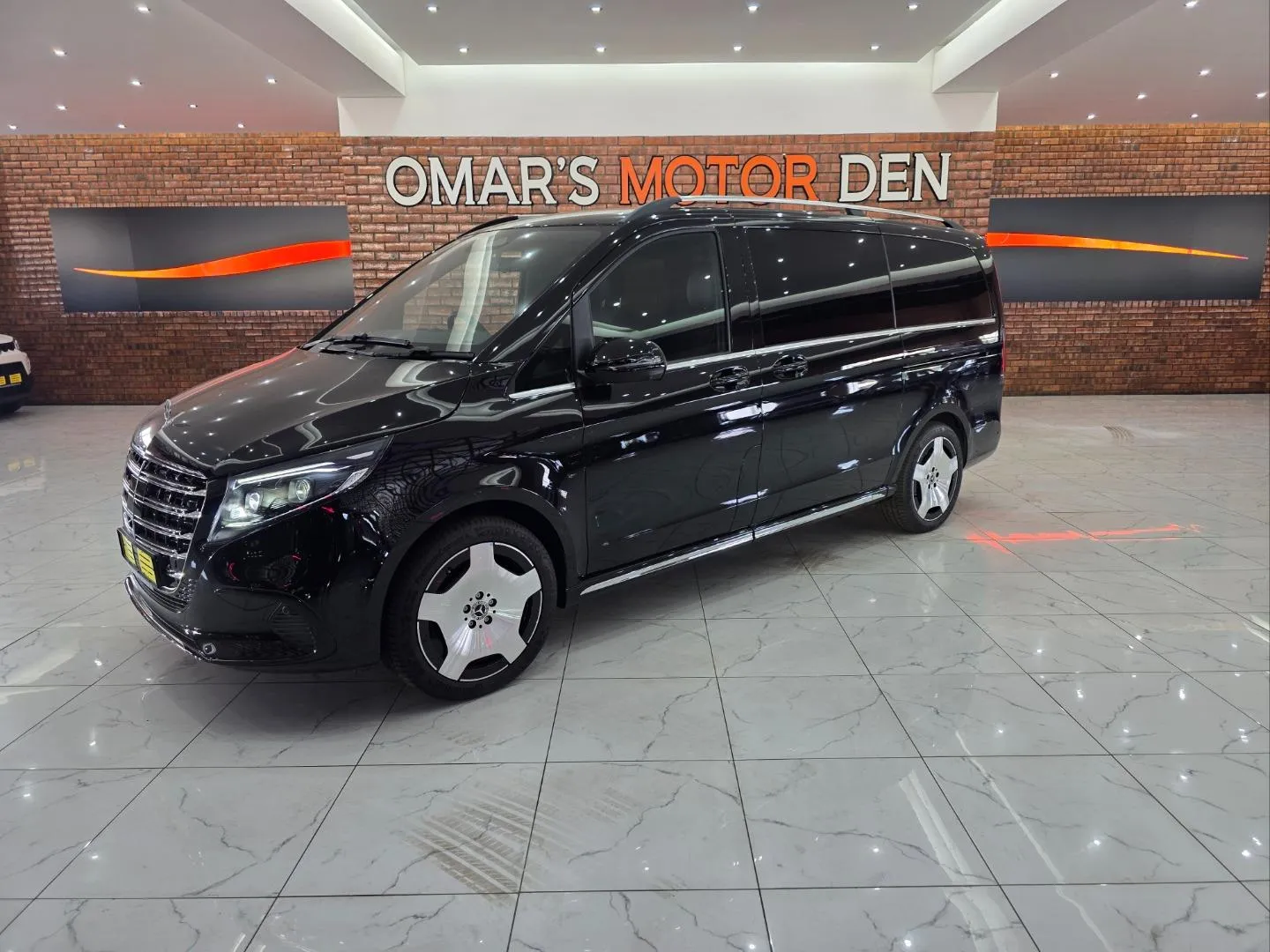 2026 Mercedes-Benz V-Class V300d Exclusive, photo 1 of 7