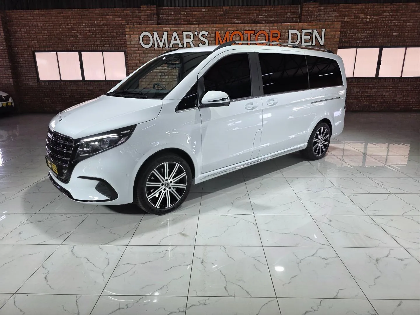 2026 Mercedes-Benz V-Class V300d Exclusive, photo 1 of 7