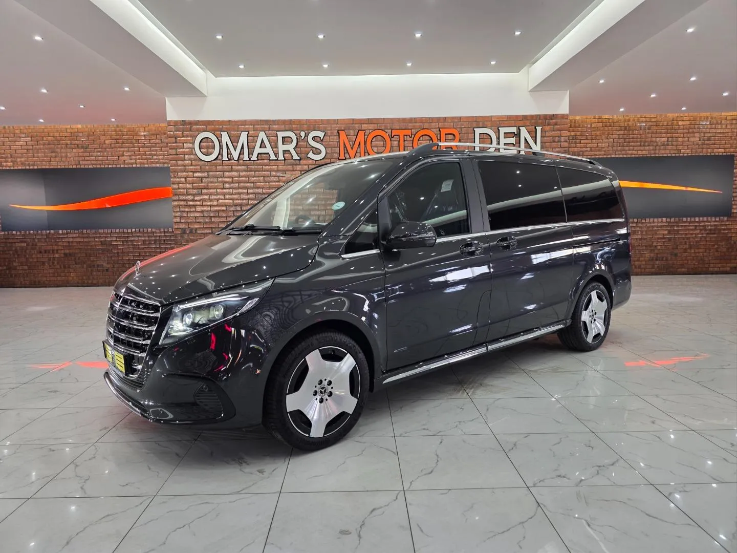 2026 Mercedes-Benz V-Class V300d Exclusive, photo 2 of 5