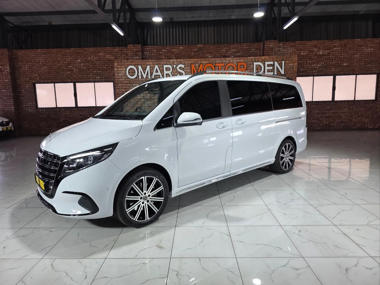 2026 Mercedes-Benz V-Class V300d Exclusive, photo 2 of 7