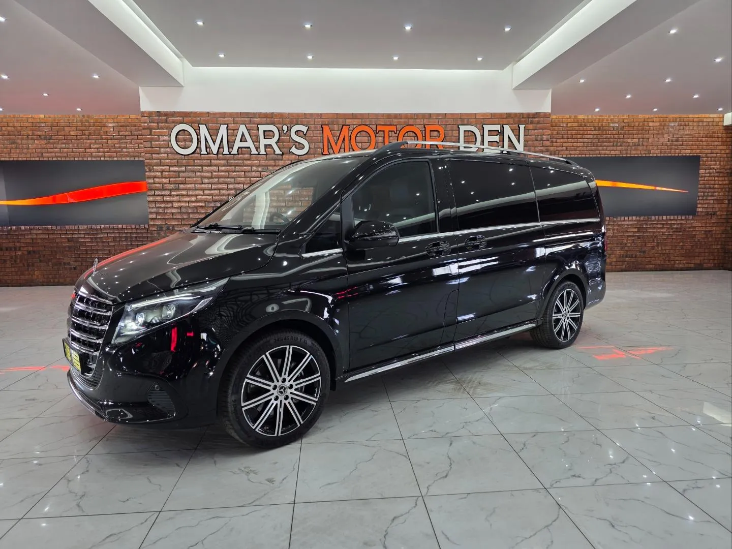 2026 Mercedes-Benz V-Class V300d Exclusive, photo 2 of 6