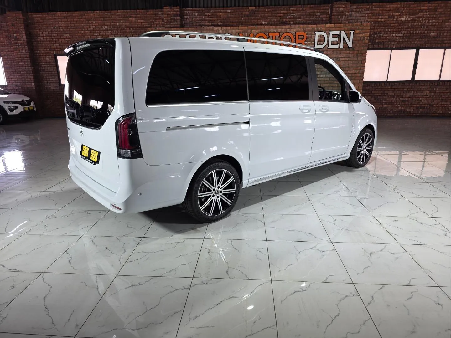 2026 Mercedes-Benz V-Class V300d Exclusive, photo 4 of 7