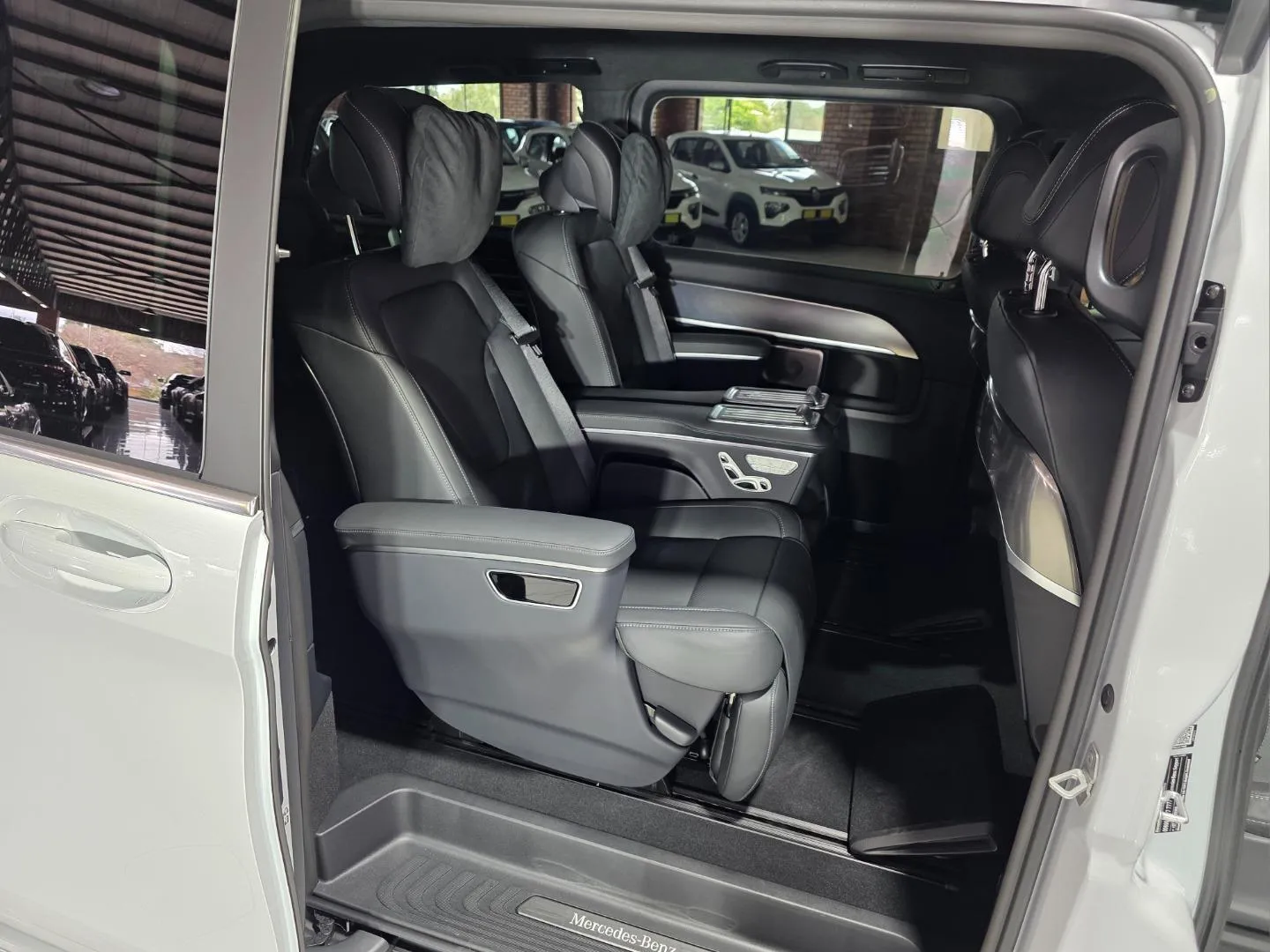 2026 Mercedes-Benz V-Class V300d Exclusive, photo 5 of 7