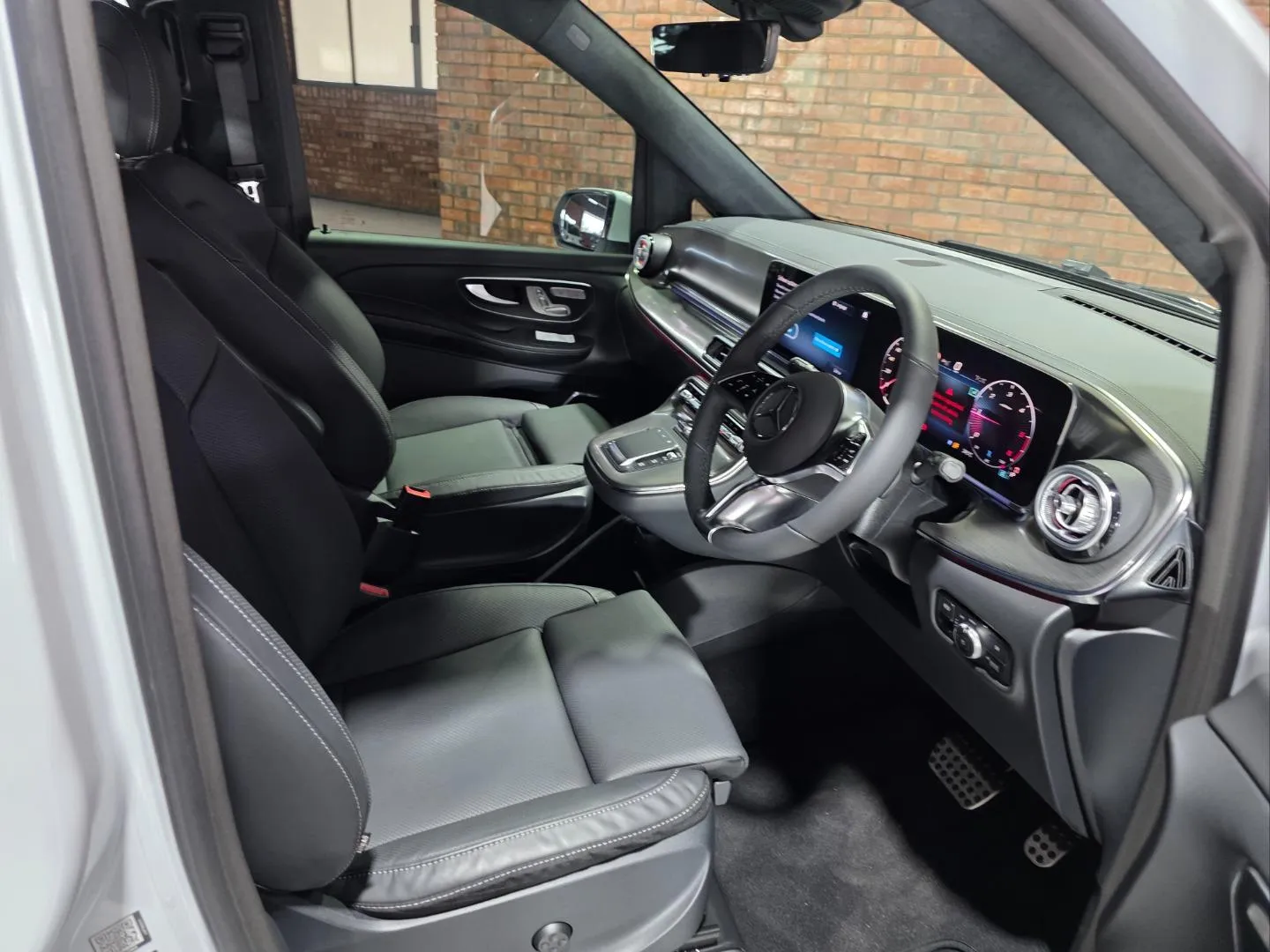 2026 Mercedes-Benz V-Class V300d Exclusive, photo 6 of 7