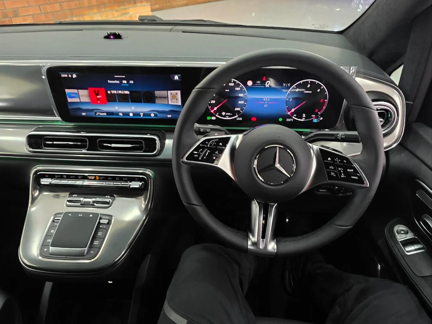 2026 Mercedes-Benz V-Class V300d Exclusive, photo 6 of 6