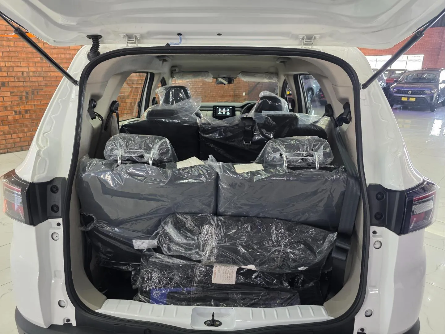 2026 Renault Triber 1.0 Techno, photo 7 of 7