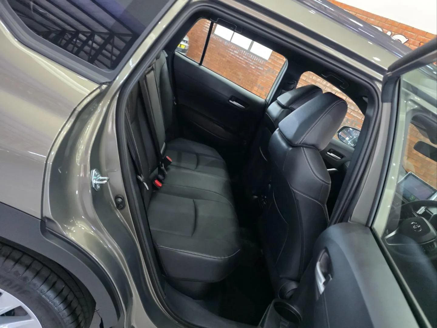 2026 Toyota Corolla Cross 1.8 HEV XS, photo 5 of 5