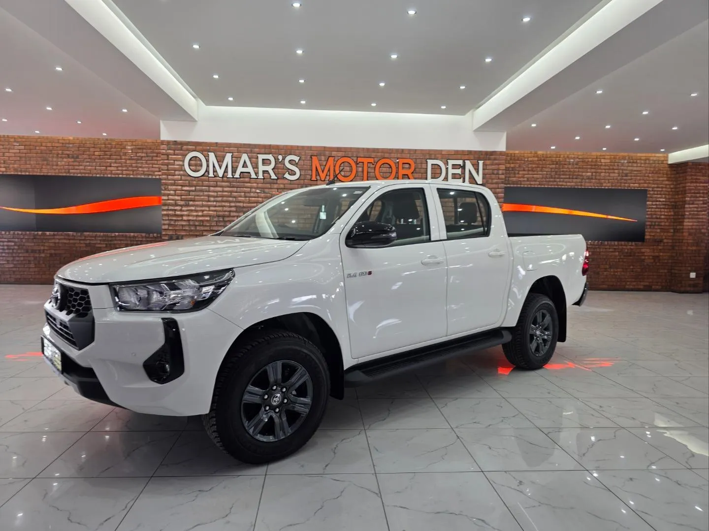 2026 Toyota Hilux 2.4GD-6 Double Cab 4x4 Raider Manual, photo 2 of 5