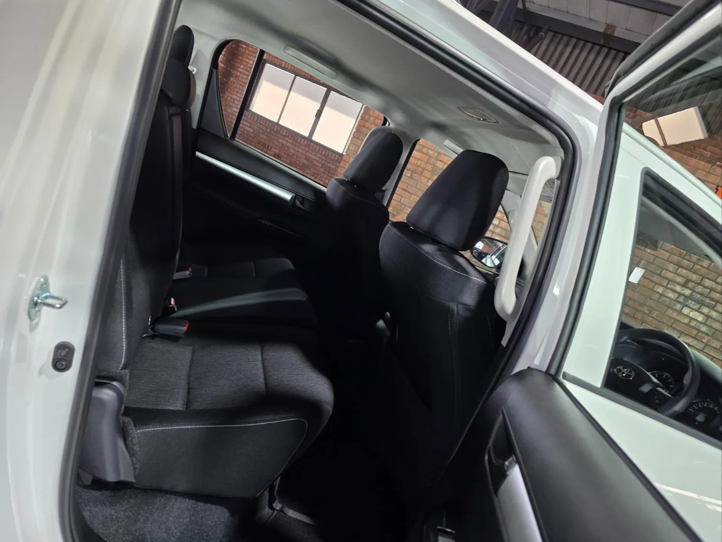 2026 Toyota Hilux 2.4GD-6 Double Cab 4x4 Raider Manual, photo 6 of 6