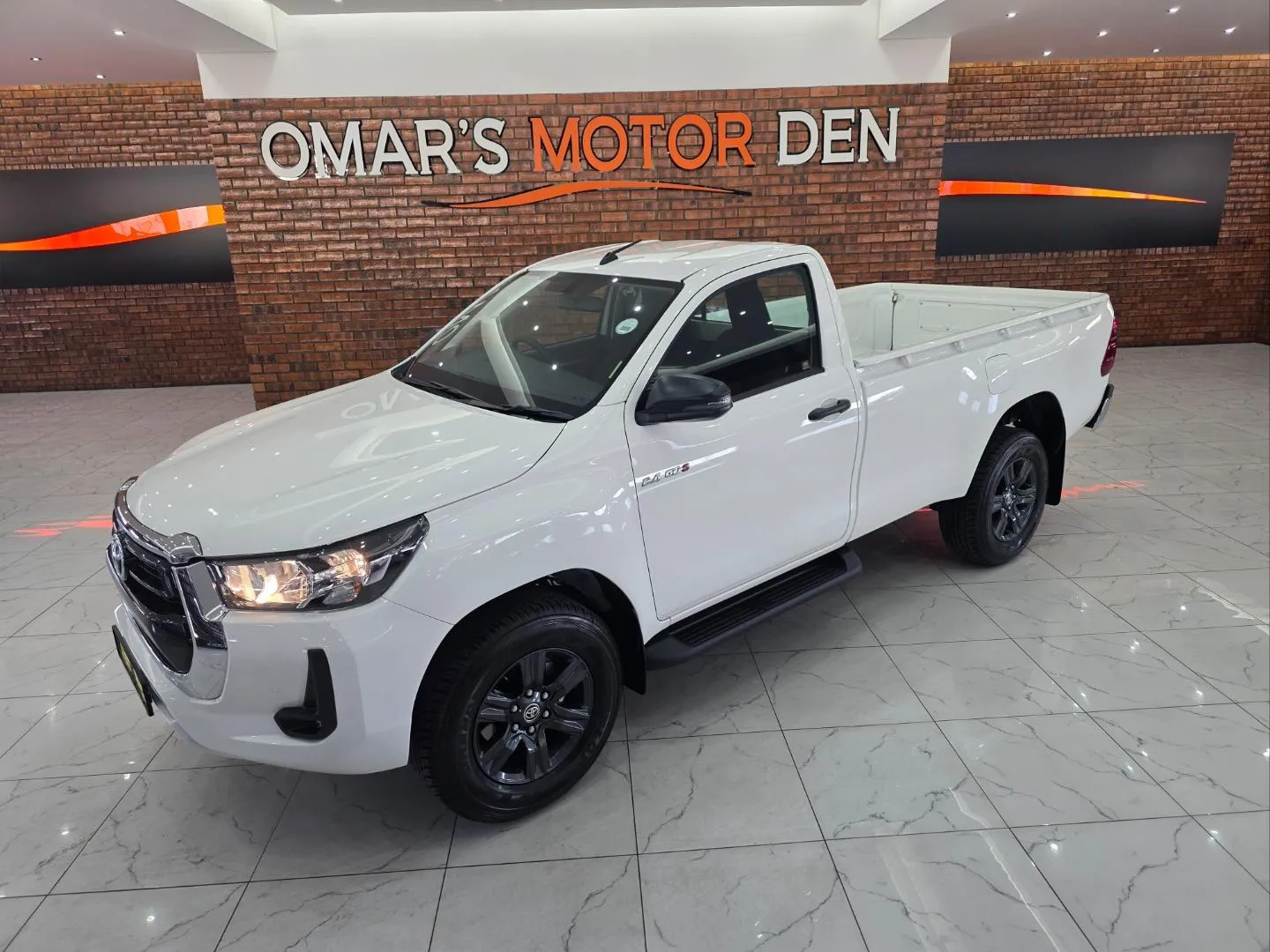 2026 Toyota Hilux 2.4GD-6 Single Cab Raider Manual, photo 2 of 6