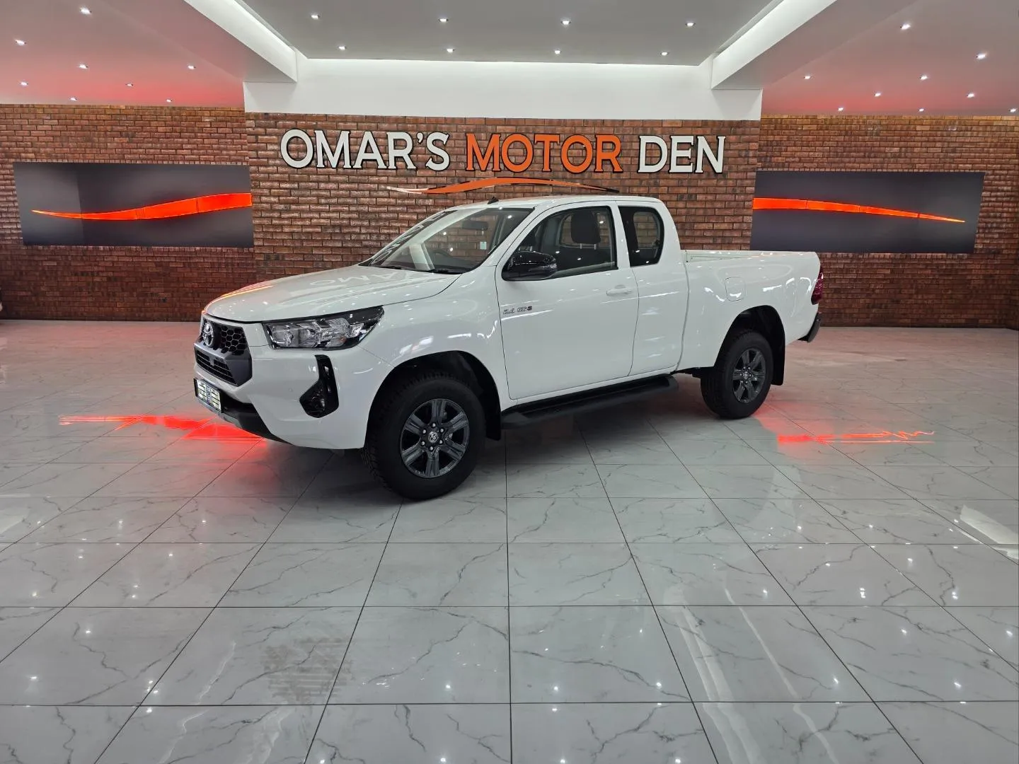 2026 Toyota Hilux 2.4GD-6 Xtra Cab Raider Manual, photo 1 of 5