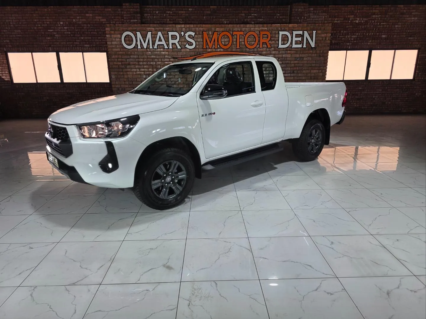 2026 Toyota Hilux 2.4GD-6 Xtra Cab Raider Manual, photo 1 of 5