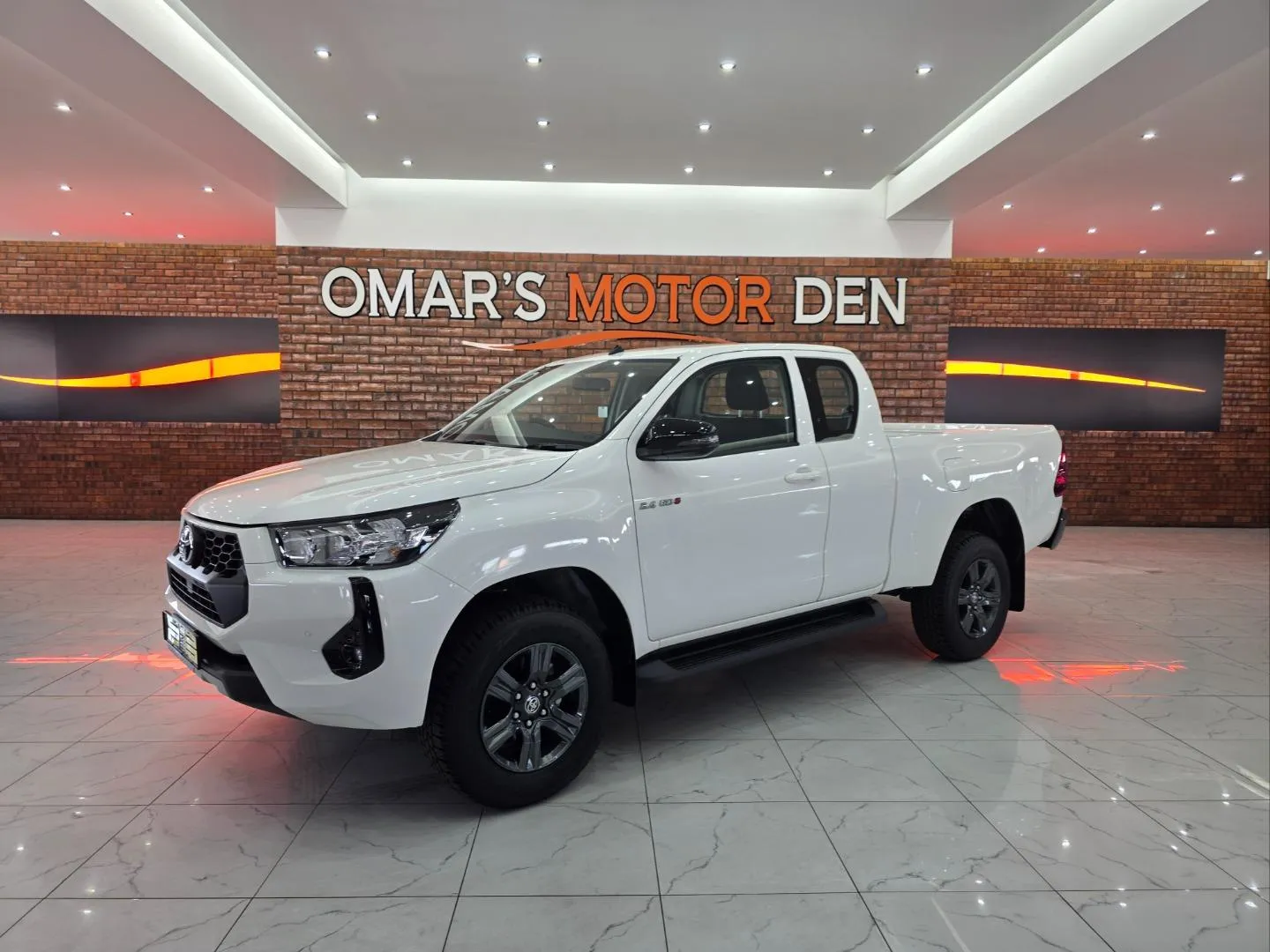 2026 Toyota Hilux 2.4GD-6 Xtra Cab Raider Manual, photo 2 of 5