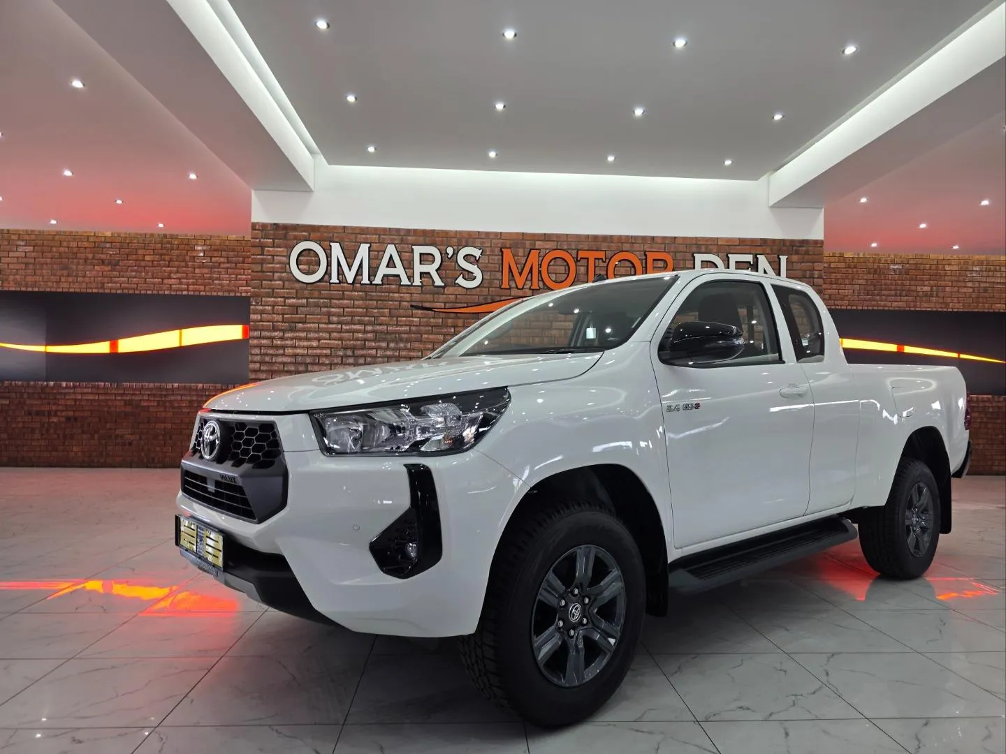 2026 Toyota Hilux 2.4GD-6 Xtra Cab Raider Manual, photo 3 of 5