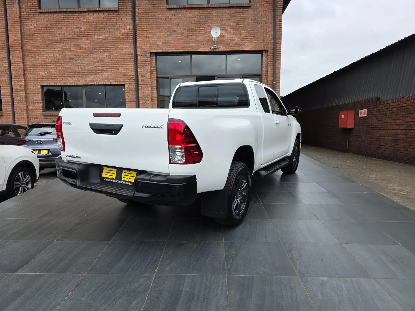 2026 Toyota Hilux 2.4GD-6 Xtra Cab Raider Manual, photo 3 of 6