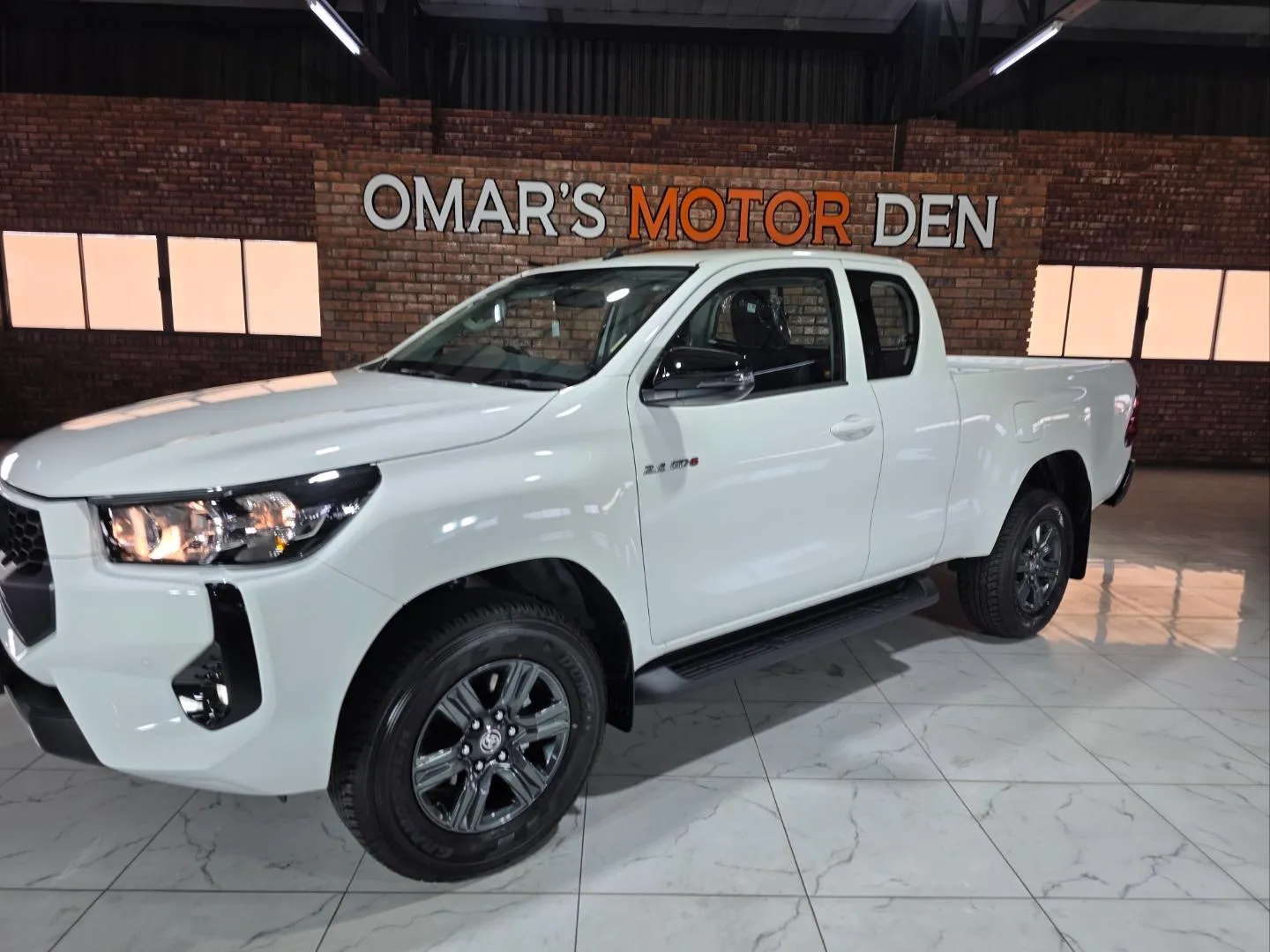 2026 Toyota Hilux 2.4GD-6 Xtra Cab Raider Manual, photo 3 of 5