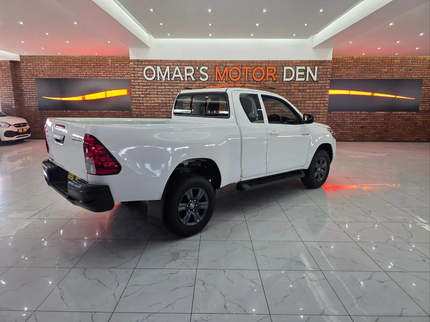 2026 Toyota Hilux 2.4GD-6 Xtra Cab Raider Manual, photo 4 of 5