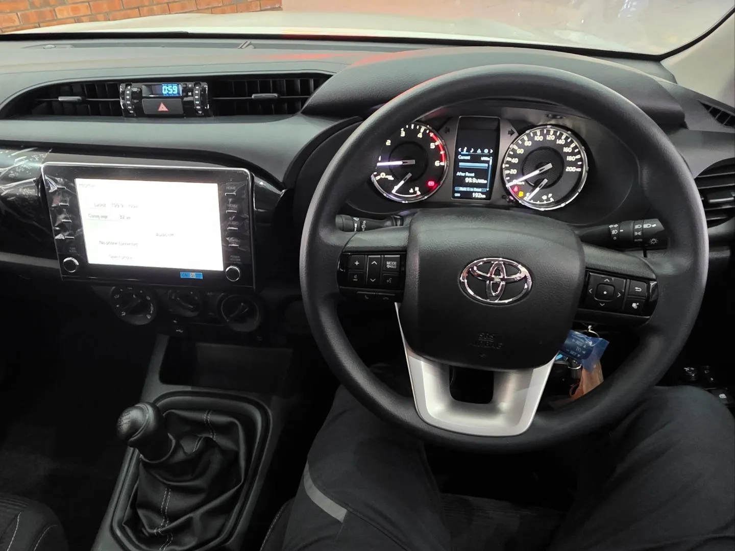 2026 Toyota Hilux 2.4GD-6 Xtra Cab Raider Manual, photo 5 of 5