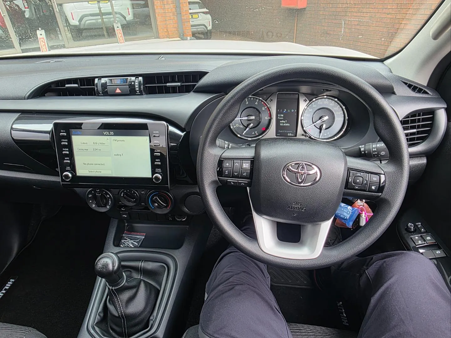 2026 Toyota Hilux 2.4GD-6 Xtra Cab Raider Manual, photo 5 of 6