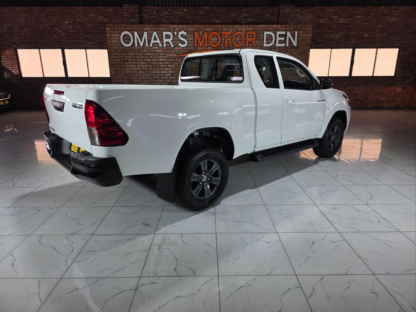 2026 Toyota Hilux 2.4GD-6 Xtra Cab Raider Manual, photo 5 of 5
