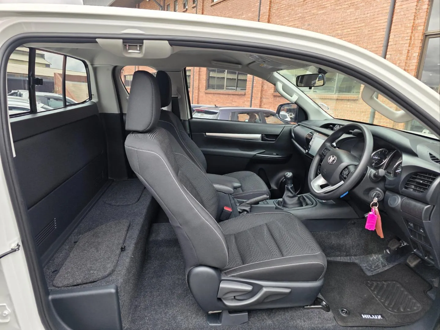 2026 Toyota Hilux 2.4GD-6 Xtra Cab Raider Manual, photo 6 of 6