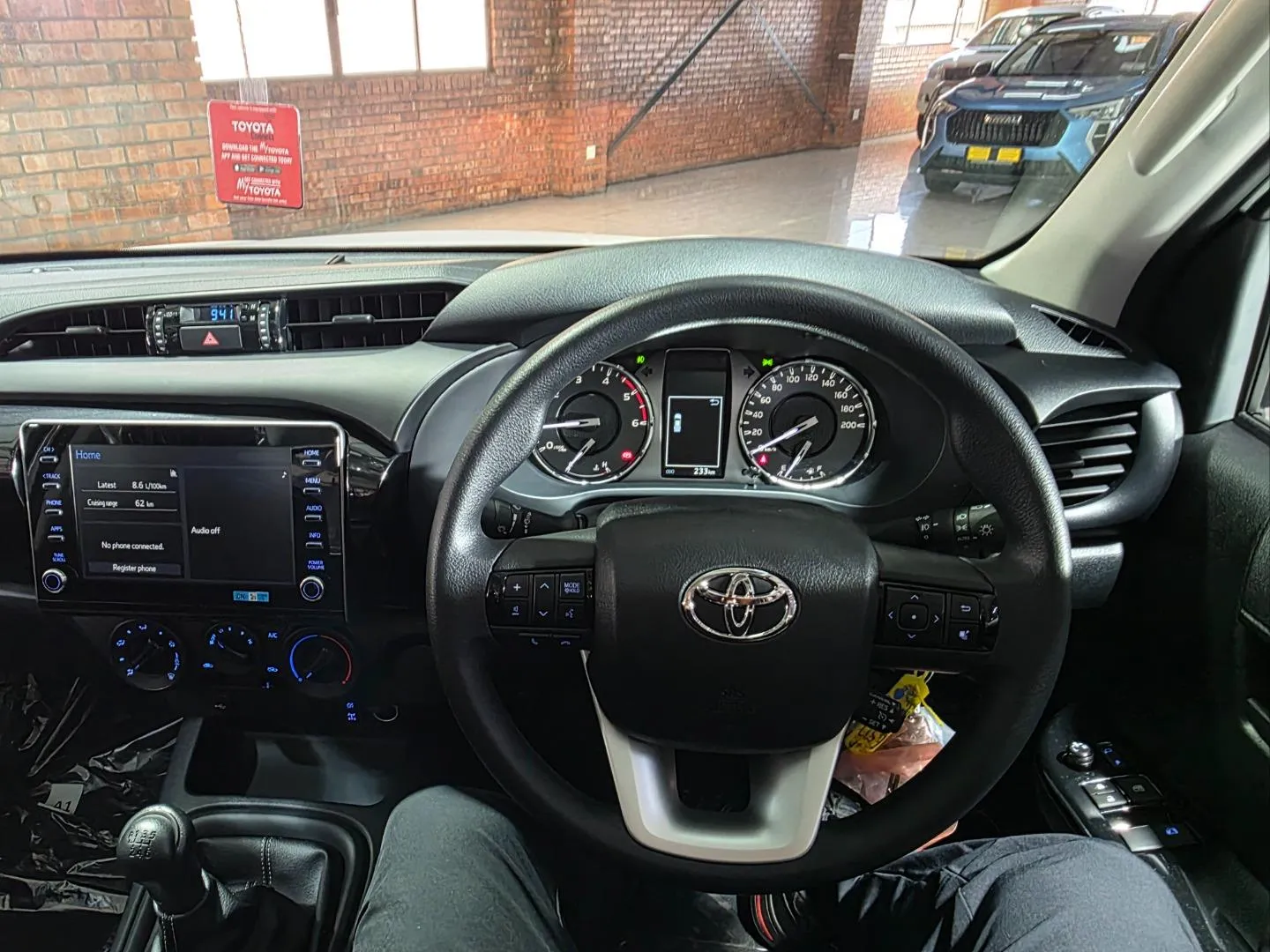 2026 Toyota Hilux 2.4GD-6 Xtra Cab Raider Manual, photo 6 of 6
