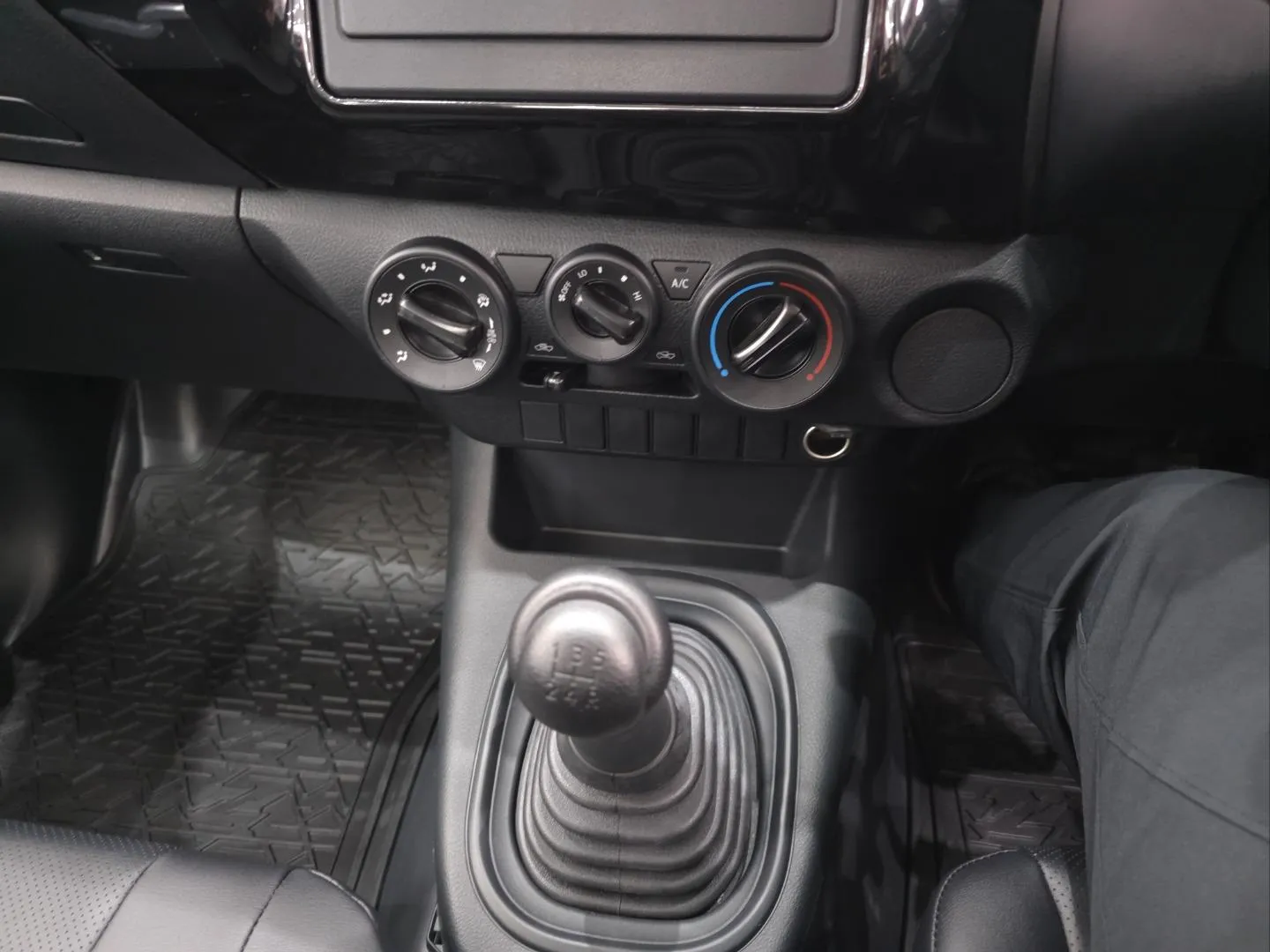 2026 Toyota Hilux 2.4GD Single Cab S (Aircon), photo 5 of 6