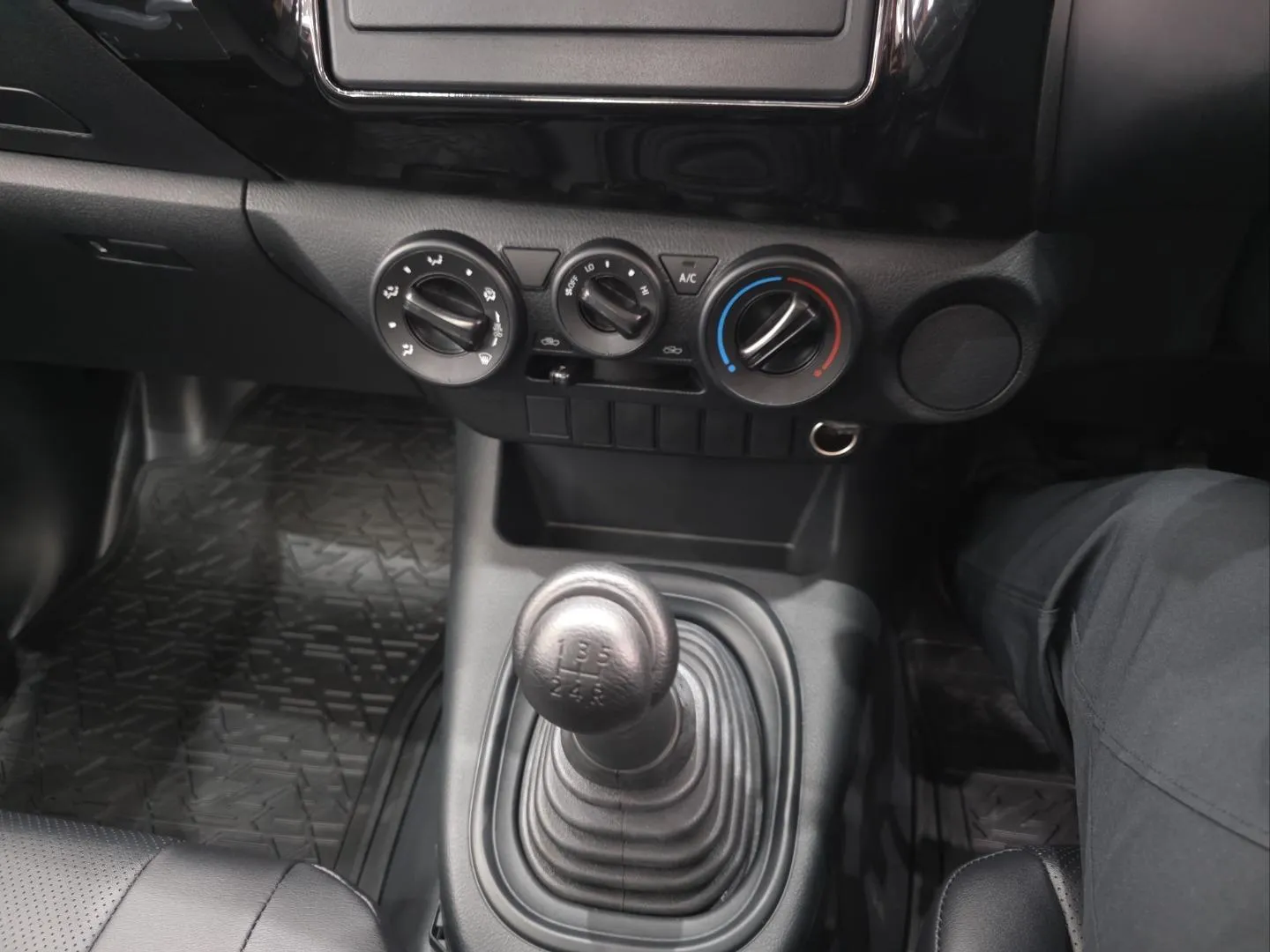 2026 Toyota Hilux 2.4GD Single Cab S (Aircon), photo 6 of 6