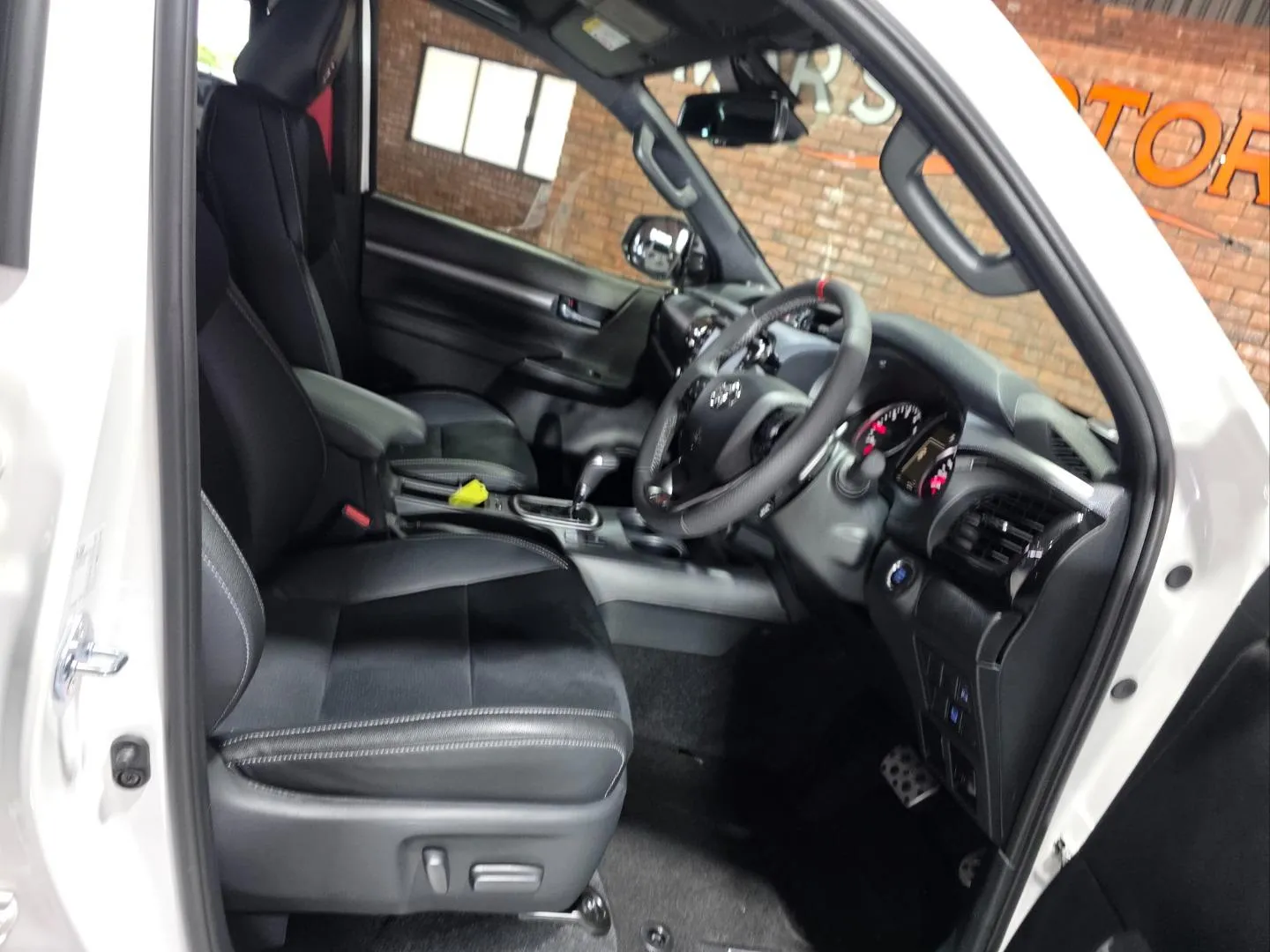 2026 Toyota Hilux 2.8GD-6 Double Cab 4x4 GR-Sport, photo 5 of 6