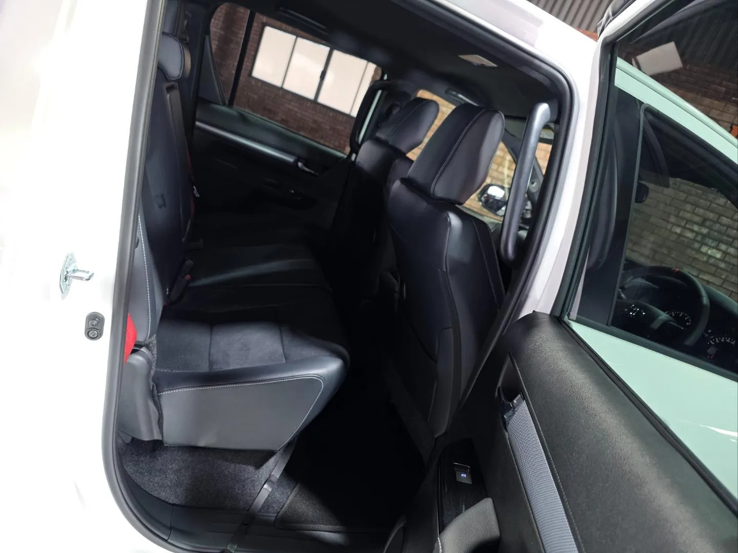 2026 Toyota Hilux 2.8GD-6 Double Cab 4x4 GR-Sport, photo 6 of 6